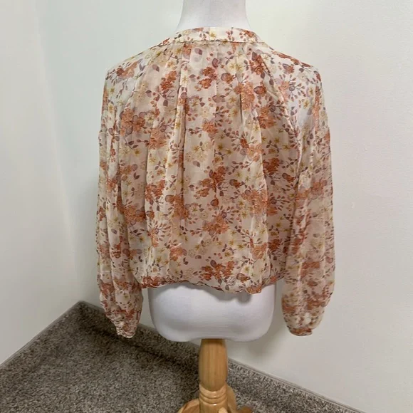 🕯️ Bohme Cropped Floral Blouse - Picture 3 of 5